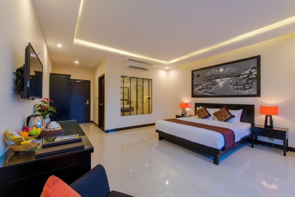 Deluxe Double or Twin with balcony ($42)